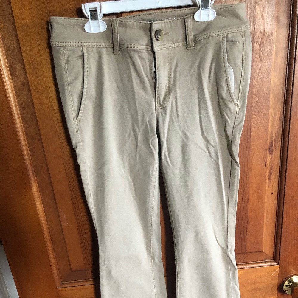 🏝American Eagle Khaki Kick Boot Jeans